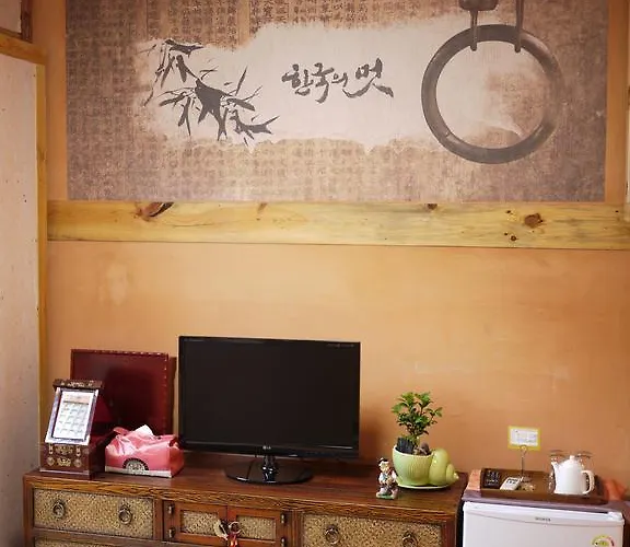 Haemil Hanok Гостевой дом Сеул